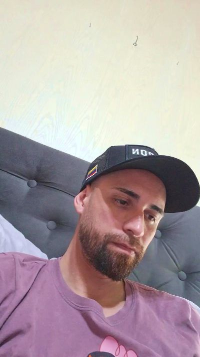 Chicha94 live cam on Cam4