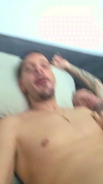 Chicosexyhetero live cam on Cam4