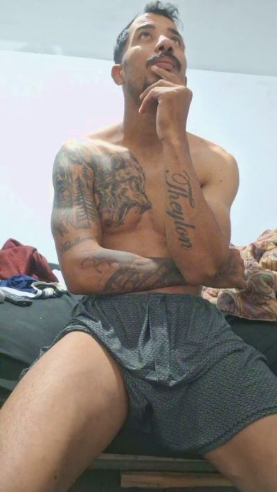 Chilenohh live cam on Cam4