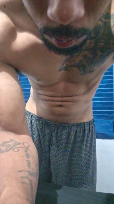 Chilenohh live cam on Cam4