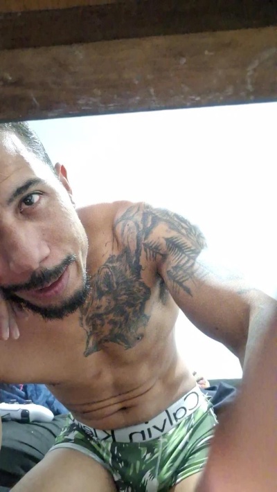 Chilenohh live cam on Cam4