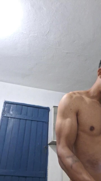 Chilenohh live cam on Cam4