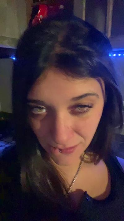 Chinitax22 live cam on Cam4