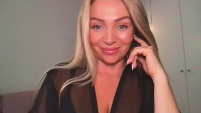 Chloeblond live cam on Cam4
