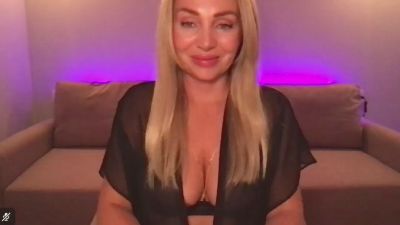 Chloeblond live cam on Cam4
