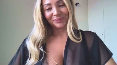 Chloeblond live cam on Cam4