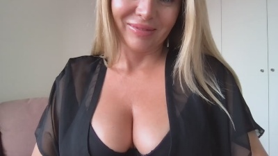 Chloeblond live cam on Cam4