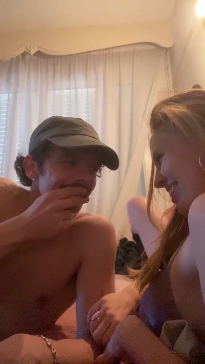 Chloeetjade25 live cam on Cam4