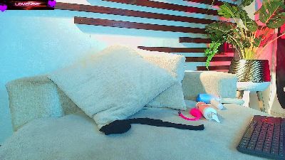 Chloesantana_ live cam on Cam4