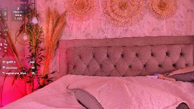 Chloesantana_ live cam on Cam4
