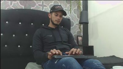 Chris_Dick99 live cam on Cam4