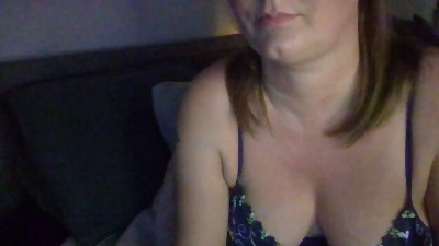 Chrissylou live cam on Cam4