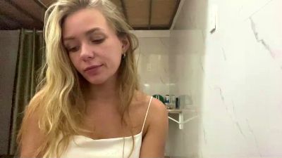ChristaTolomeo live cam on Cam4