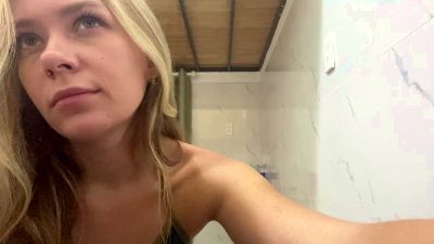 ChristaTolomeo live cam on Cam4