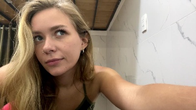 ChristaTolomeo live cam on Cam4