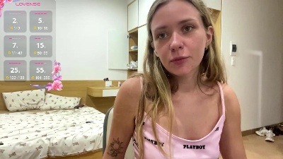 ChristaTolomeo live cam on Cam4
