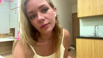 ChristaTolomeo live cam on Cam4
