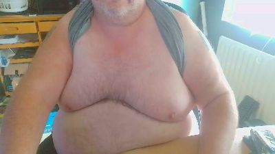 Chubby2605 live cam on Cam4