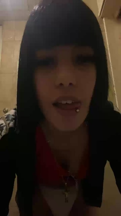 Chulita22 live cam on Cam4