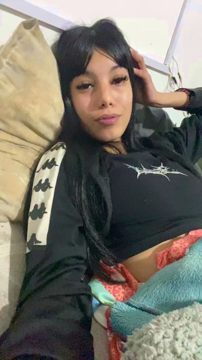 Chulita22 live cam on Cam4