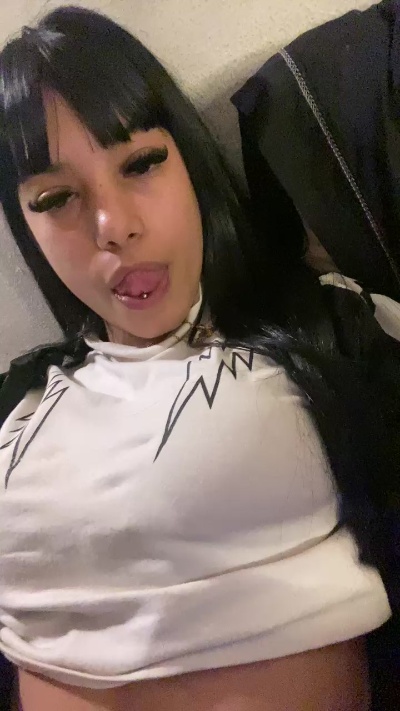 Chulita22 live cam on Cam4