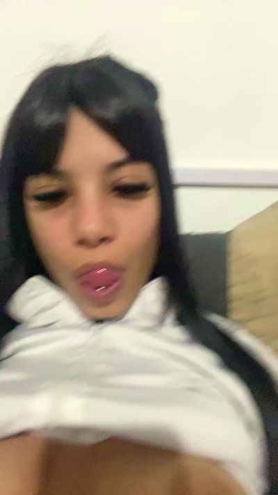 Chulita22 live cam on Cam4