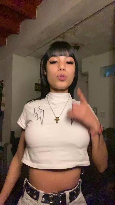 Chulita22 live cam on Cam4