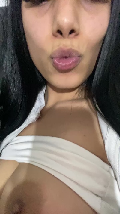 Chulita22 live cam on Cam4