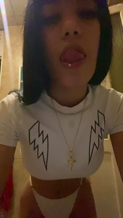 Chulita22 live cam on Cam4