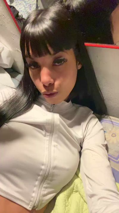 Chulita22 live cam on Cam4