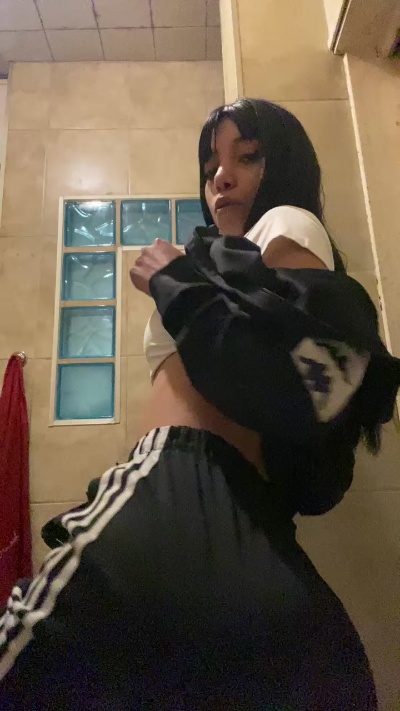 Chulita22 live cam on Cam4