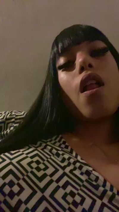 Chulita22 live cam on Cam4