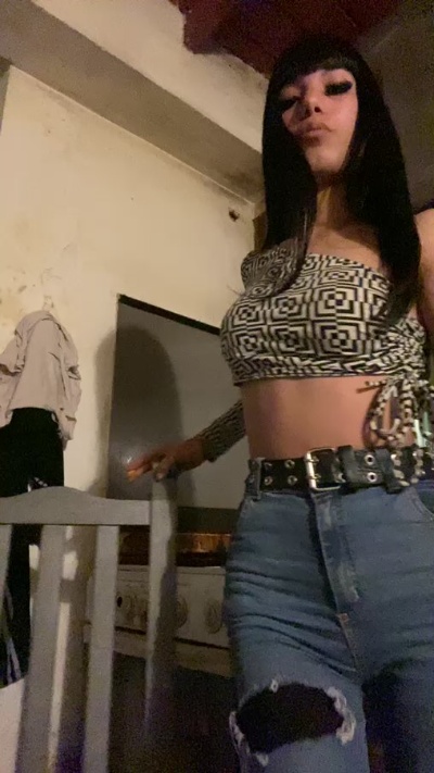 Chulita22 live cam on Cam4