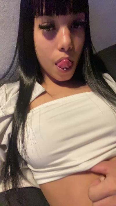 Chulita22 live cam on Cam4