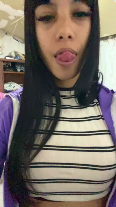 Chulita22 live cam on Cam4