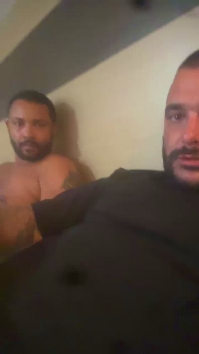 Chuttos1 live cam on Cam4