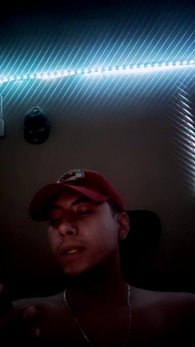 Chxvez live cam on Cam4