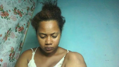 Clara2626 live cam on Cam4