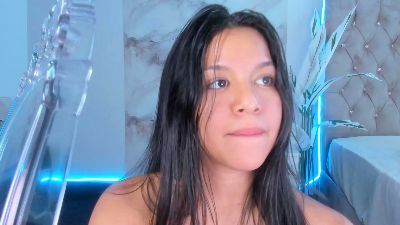 Clara4w live cam on Cam4