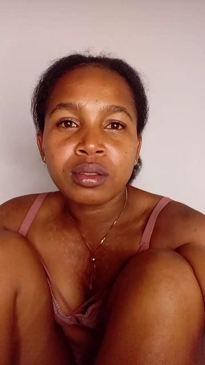 ClaraKessa live cam on Cam4