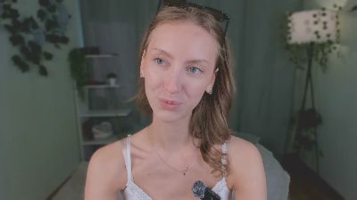 ClarineKypuros live cam on Cam4