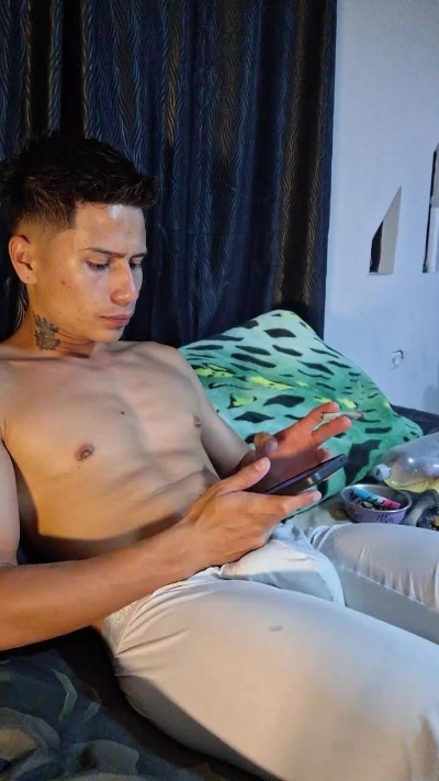 Clark_Jhonz live cam on Cam4