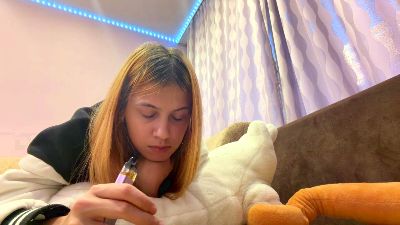 ClashRoyaleLove live cam on Cam4