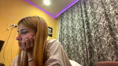 ClashRoyaleLove live cam on Cam4