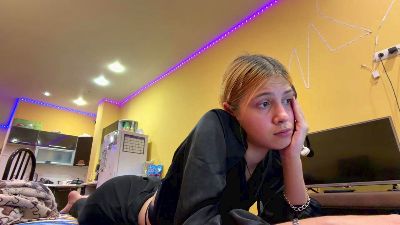 ClashRoyaleLove live cam on Cam4