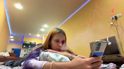 ClashRoyaleLove live cam on Cam4