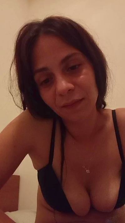 Claudia26 live cam on Cam4