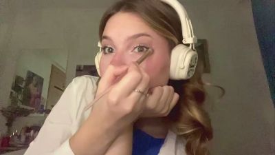 CleoraZelkin live cam on Cam4