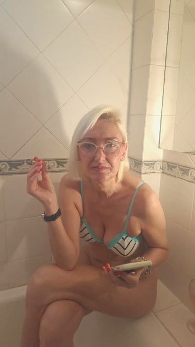 Cloe69 live cam on Cam4