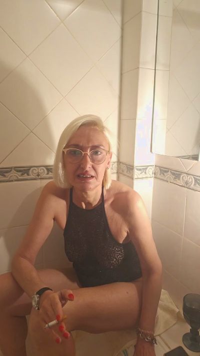 Cloe69 live cam on Cam4